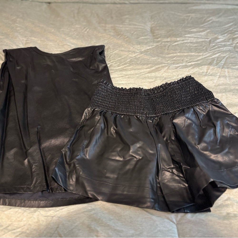 Elegant Black leather Women’s set 🖤